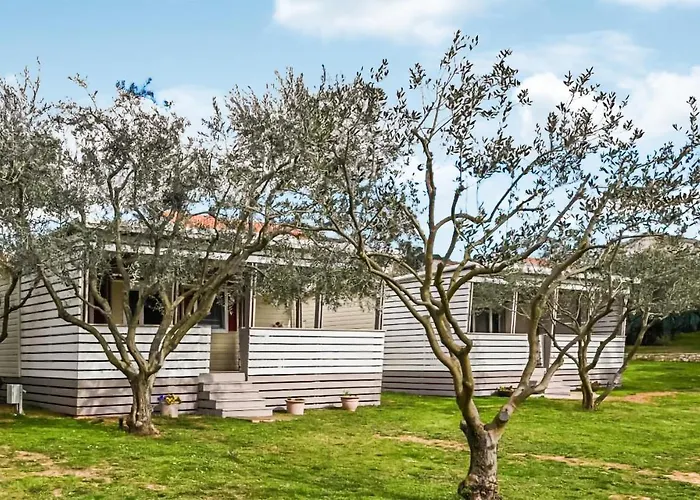 Nice Home In Sveti Filip I Jakov בית נופש