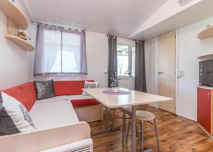 בית נופש Nice Home In Sveti Filip I Jakov *