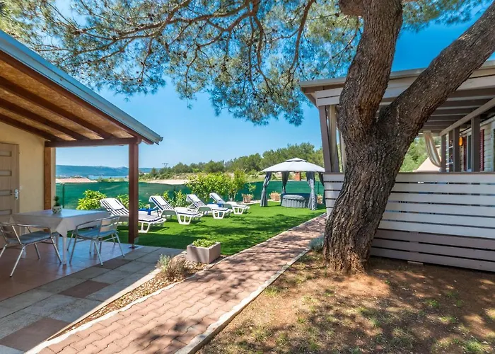 Nice Home In Sveti Filip I Jakov Feriehus *