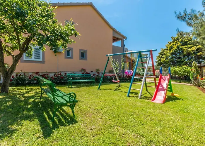 Nice Home In Sveti Filip I Jakov Feriehus Sveti Filip i Jakov