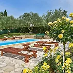 בית נופש Awesome Home In Sveti Filip I Jakov With Wifi סבטי פיליפ אי ג'קוב