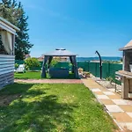 בית נופש Awesome Home In Sveti Filip I Jakov With Wifi