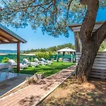 Nice Home In Sveti Filip I Jakov Nyaraló *