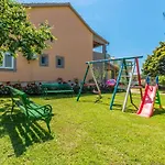 Nice Home In Sveti Filip I Jakov Nyaraló Sveti Filip i Jakov