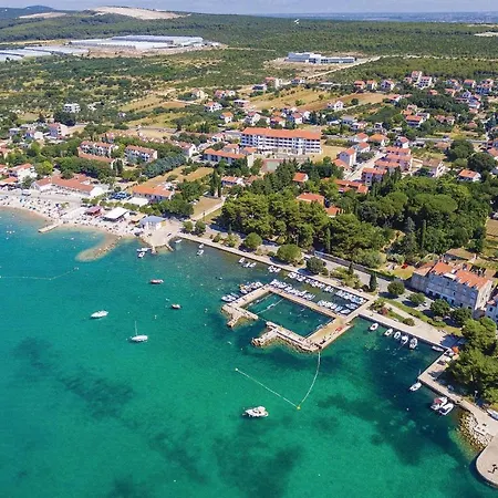 Vakantiehuis Nice Home In Sveti Filip I Jakov Sveti Filip i Jakov