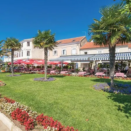 Nice Home In Sveti Filip I Jakov Vakantiehuis *