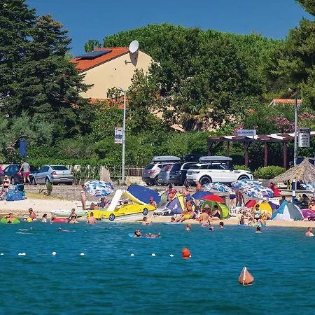 Vakantiehuis Nice Home In Sveti Filip I Jakov *