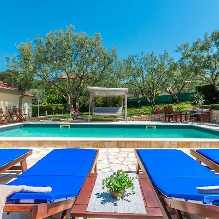 Nice Home In Sveti Filip I Jakov Vakantiehuis