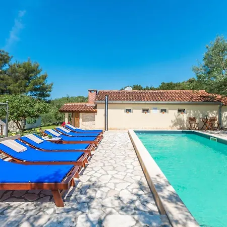 Awesome Home In Sveti Filip I Jakov With Wifi