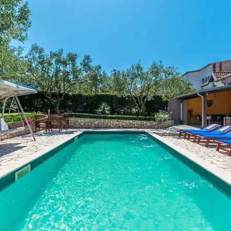 Awesome Home In Sveti Filip I Jakov With Wifi