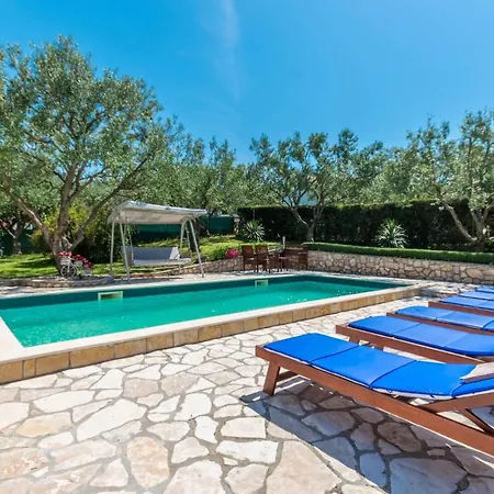 Awesome Home In Sveti Filip I Jakov With Wifi * سفيتي فيليب ياكوف