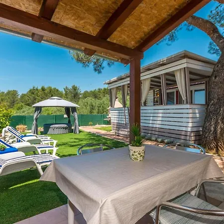 Awesome Home In Sveti Filip I Jakov With Wifi