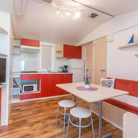 Awesome Home In Sveti Filip I Jakov With Wifi سفيتي فيليب ياكوف