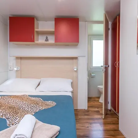 Awesome Home In Sveti Filip I Jakov With Wifi * سفيتي فيليب ياكوف