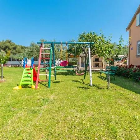 Awesome Home In Sveti Filip I Jakov With Wifi