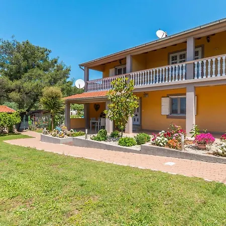 Awesome Home In Sveti Filip I Jakov With Wifi * سفيتي فيليب ياكوف