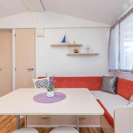 Awesome Home In Sveti Filip I Jakov With Wifi * سفيتي فيليب ياكوف