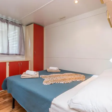 Awesome Home In Sveti Filip I Jakov With Wifi سفيتي فيليب ياكوف