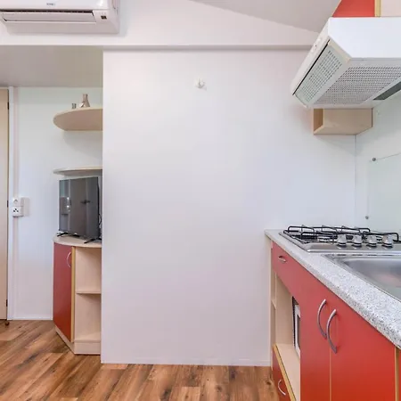 بيت للعطل Awesome Home In Sveti Filip I Jakov With Wifi